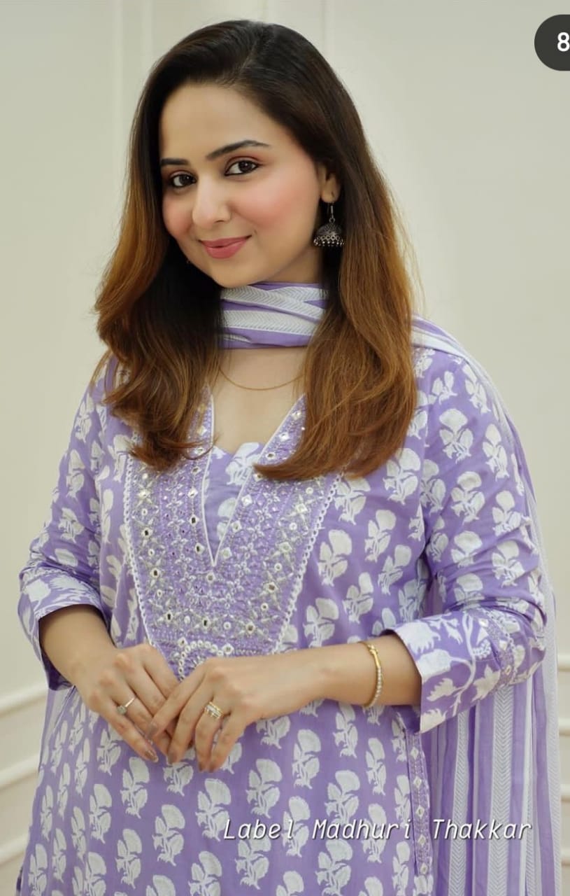 3 PIC white COTTON KURTISET - Image 4