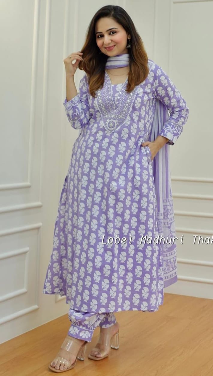 3 PIC white COTTON KURTISET - Image 3