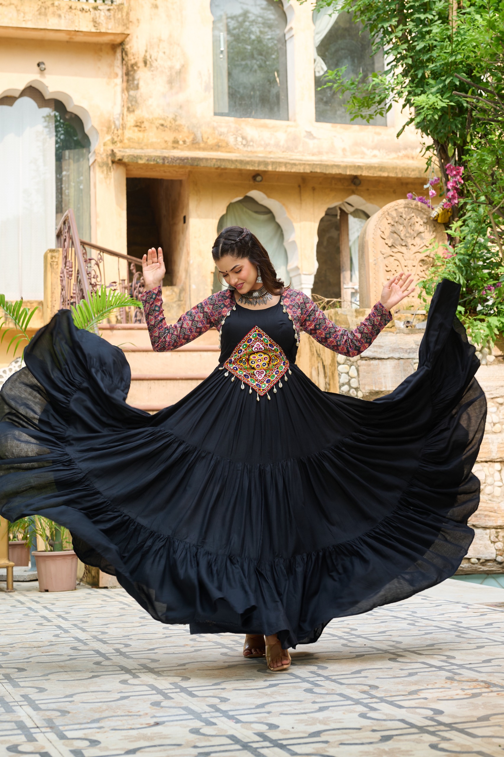 Kutchi Gamthi Embroidered Work Chanya Choli - Image 10