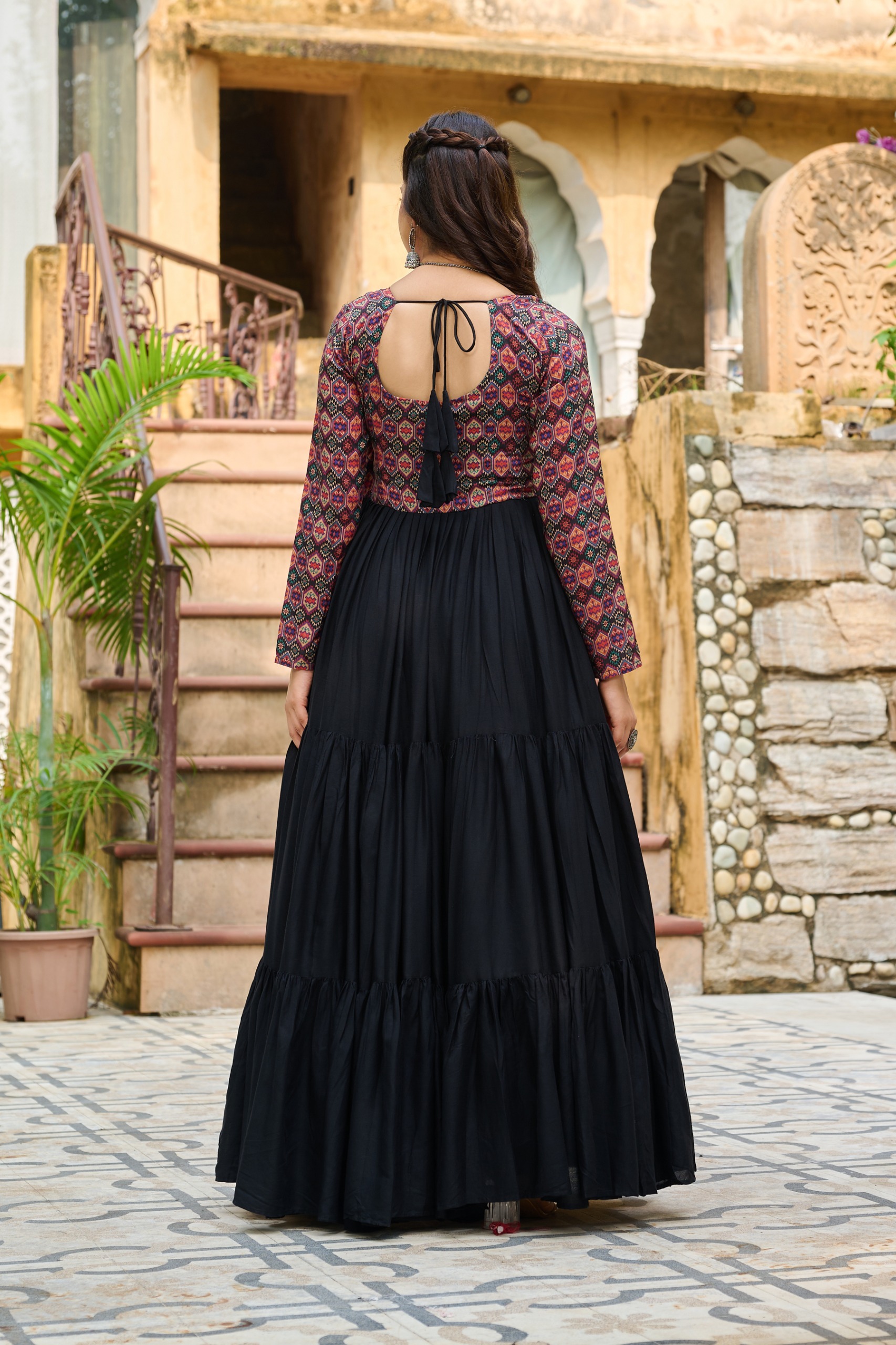 Kutchi Gamthi Embroidered Work Chanya Choli - Image 8